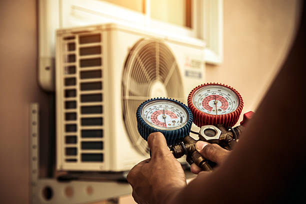 Professional Hvac technician working in Milledgeville, IL